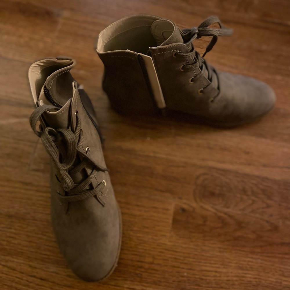 Indigo Taupe Irabelly Ankle Boots Size 7